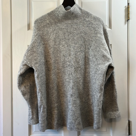 H&M NWOT Heather Gray Mock Neck Mohair Wool Blend Sweater - Size Large - Picture 4 of 6
